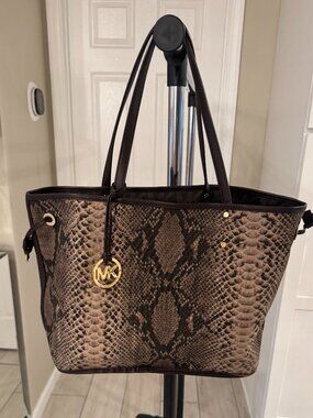 Michael Kors Jet Set Large REVERSIBLE Tote Bag